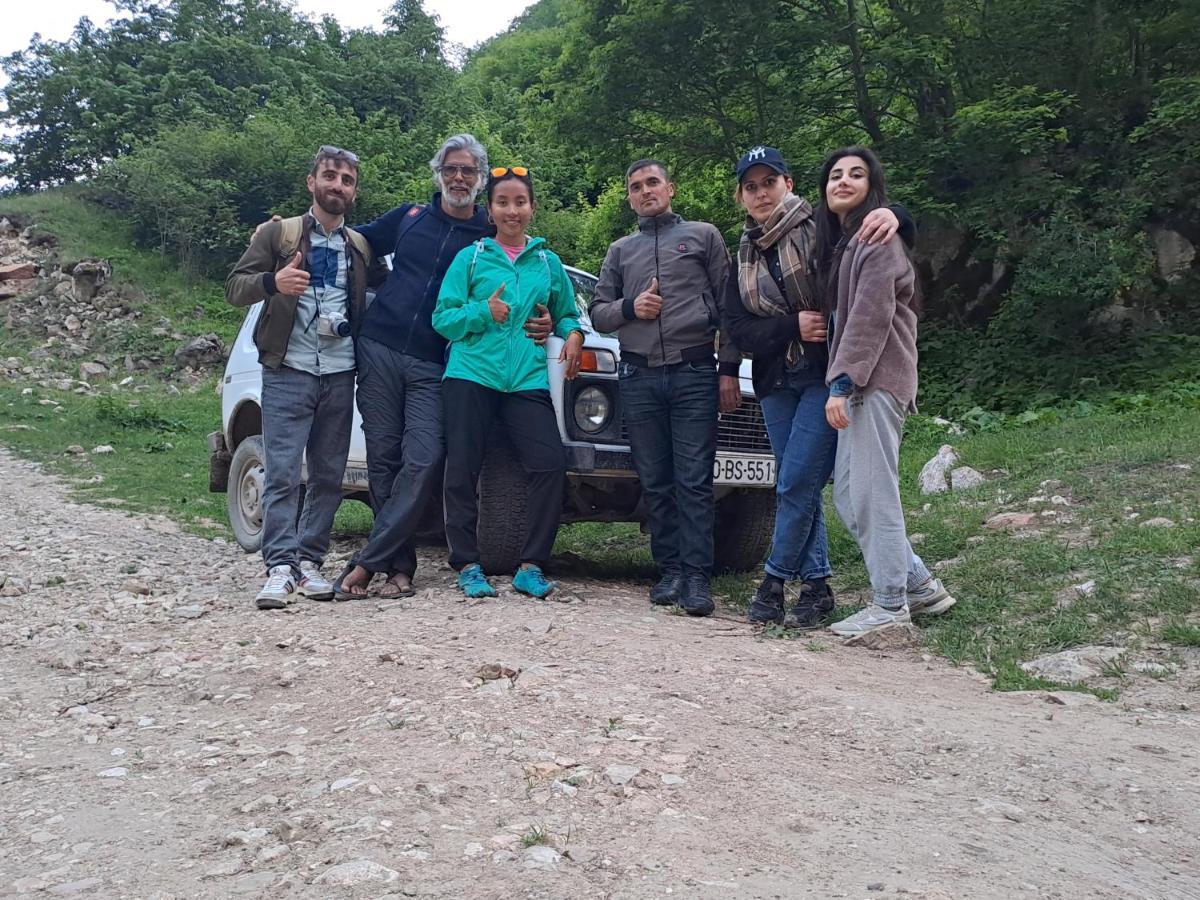Xinaliq Khinalig Izzet'S Riverside Home Stay ภายนอก รูปภาพ