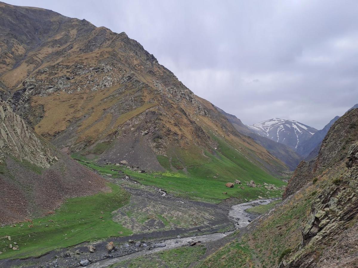 Xinaliq Khinalig Izzet'S Riverside Home Stay ภายนอก รูปภาพ