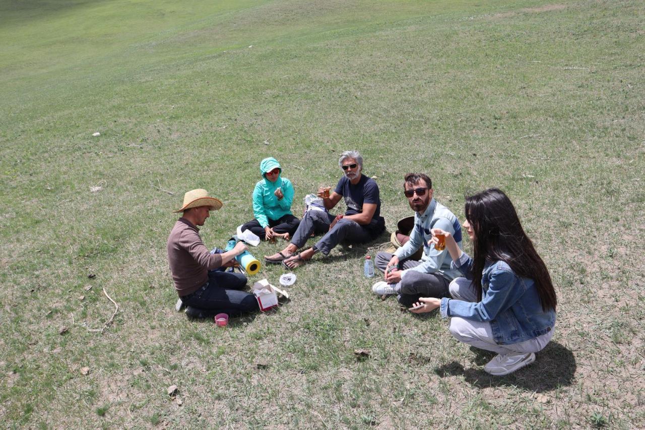 Xinaliq Khinalig Izzet'S Riverside Home Stay ภายนอก รูปภาพ