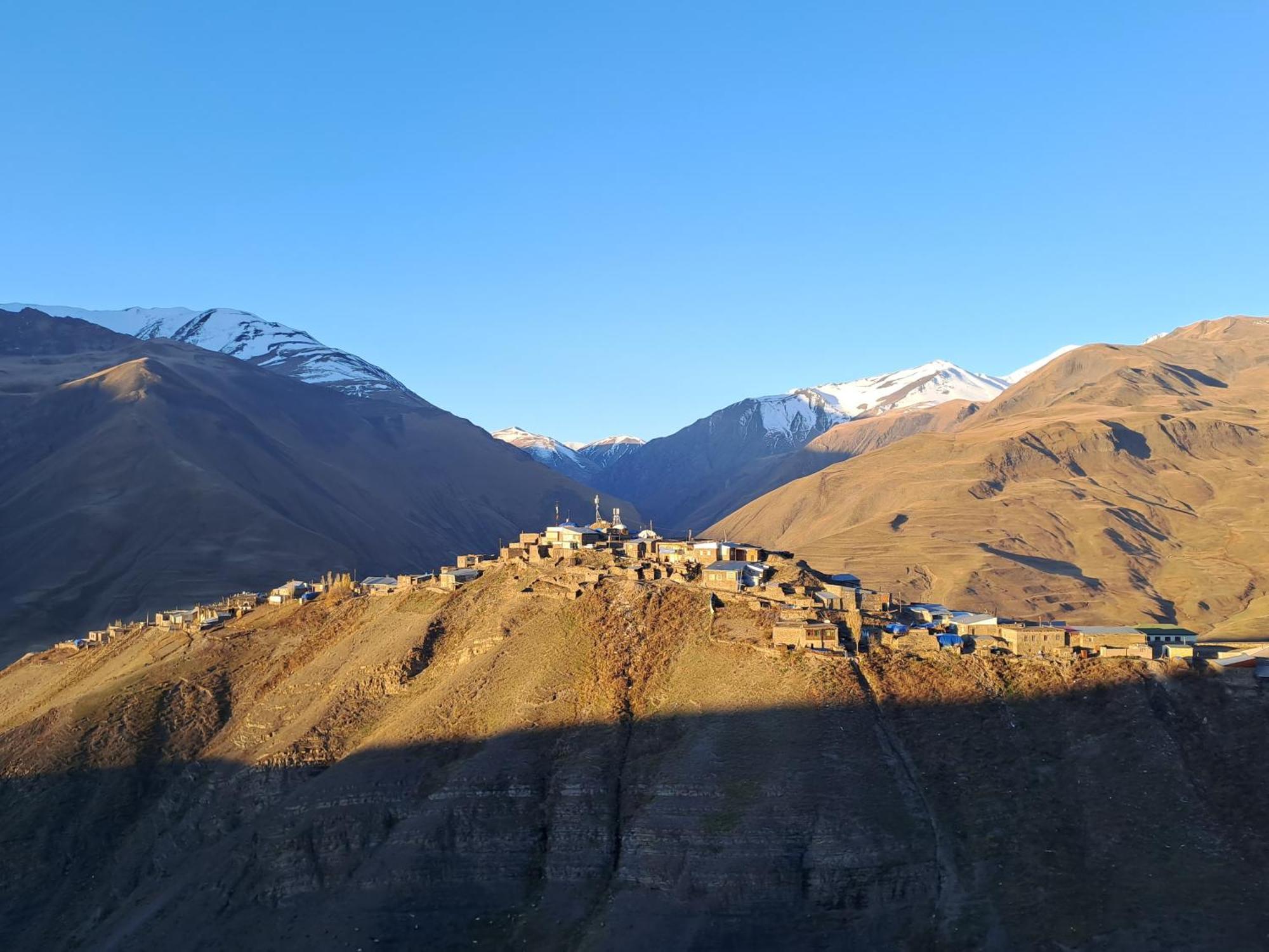 Xinaliq Khinalig Izzet'S Riverside Home Stay ภายนอก รูปภาพ