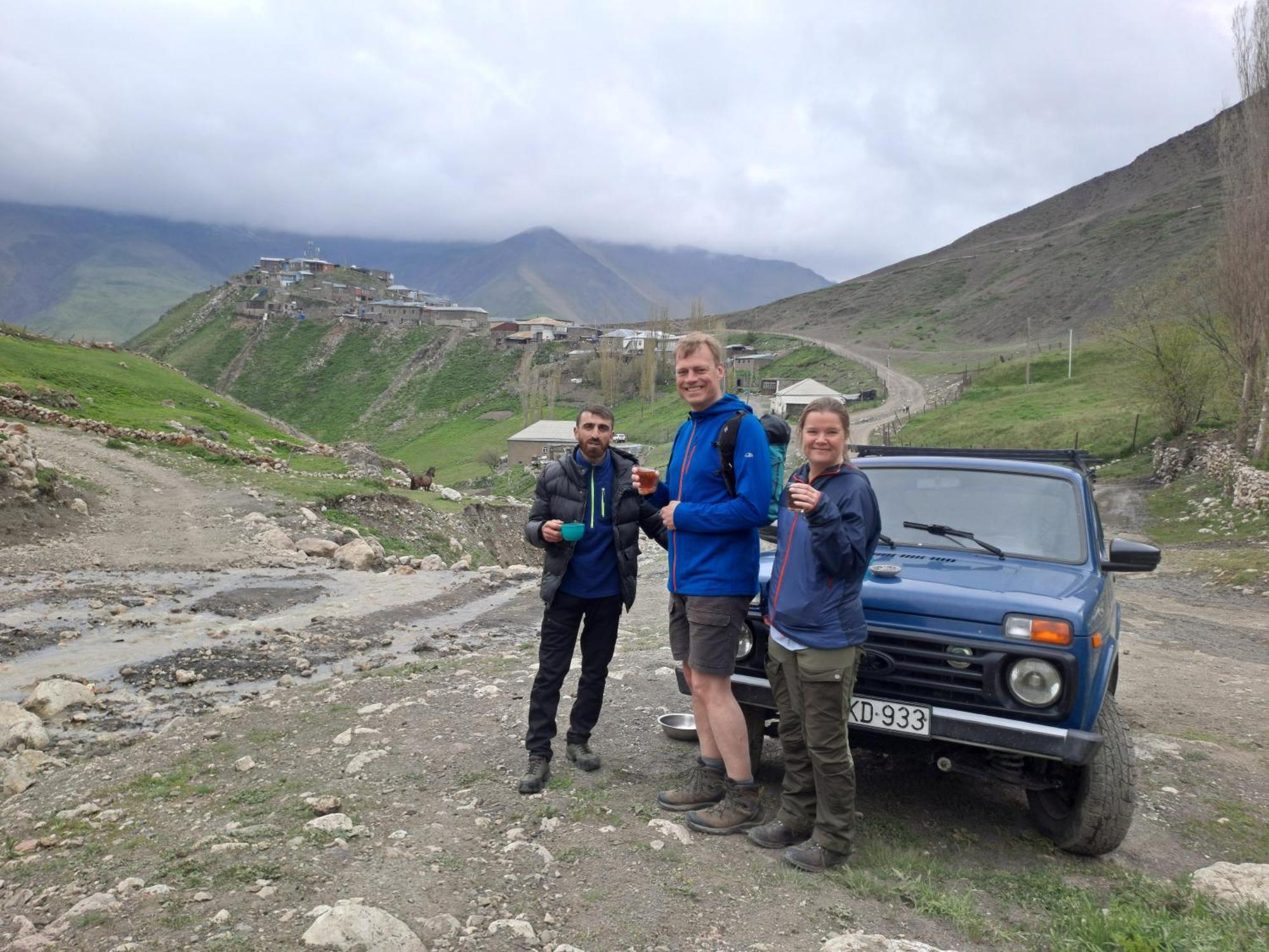 Xinaliq Khinalig Izzet'S Riverside Home Stay ภายนอก รูปภาพ
