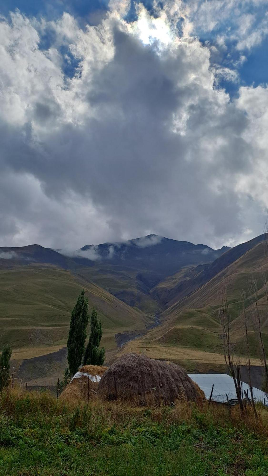 Xinaliq Khinalig Izzet'S Riverside Home Stay ภายนอก รูปภาพ