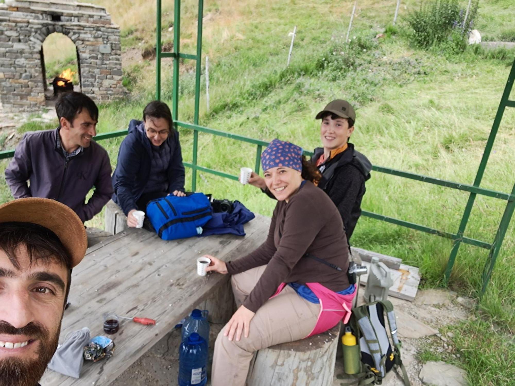 Xinaliq Khinalig Izzet'S Riverside Home Stay ภายนอก รูปภาพ