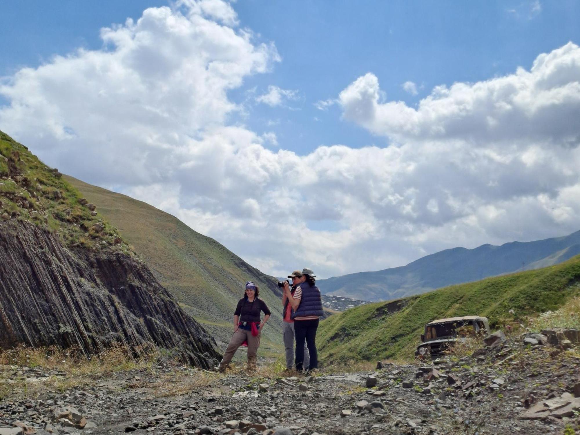 Xinaliq Khinalig Izzet'S Riverside Home Stay ภายนอก รูปภาพ