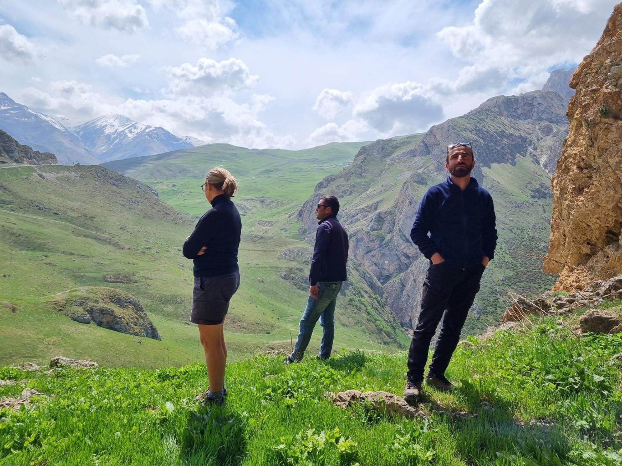 Xinaliq Khinalig Izzet'S Riverside Home Stay ภายนอก รูปภาพ